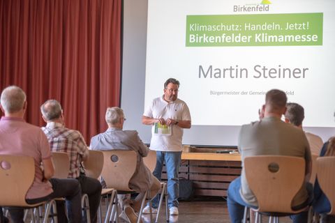 BM Steiner begrüßt die Besucher der Klimamesse