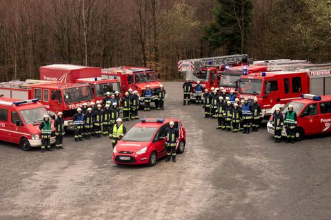 Freiwillige Feuerwehr mit beiden Abteilungen